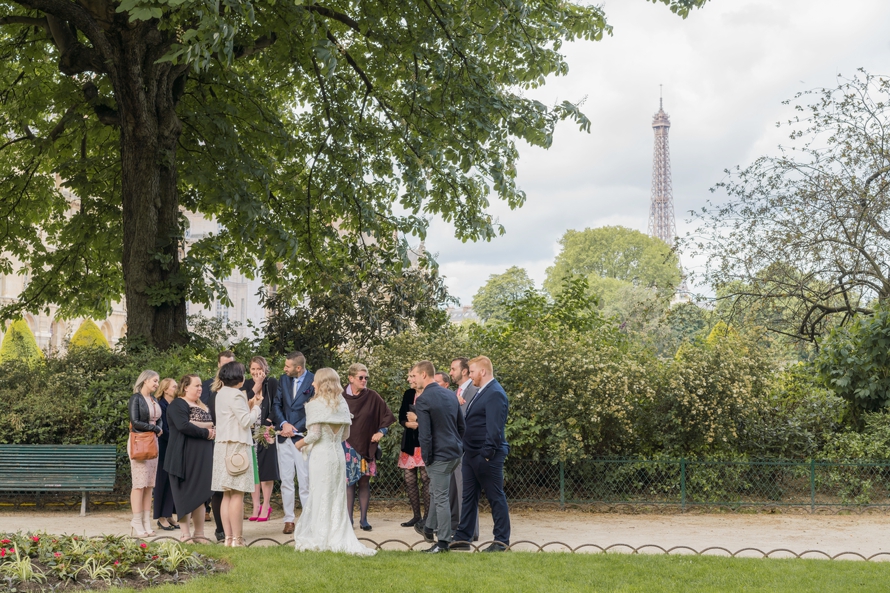 Paris celebrants Eiffel Tower