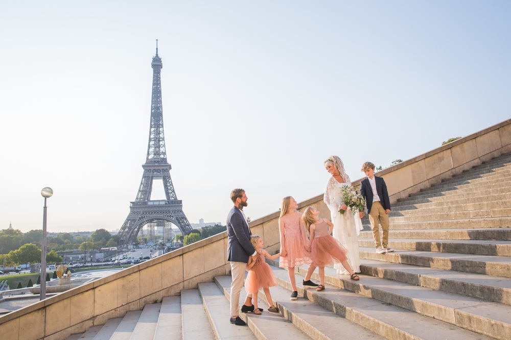 family wedding eiffel tower