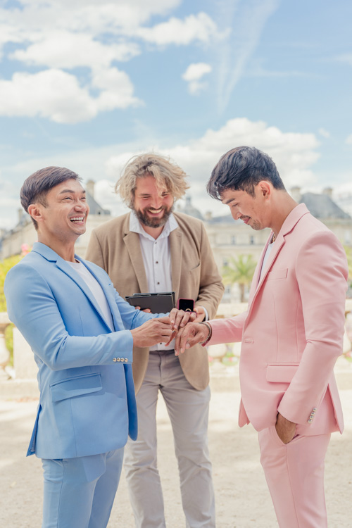 Queer elopement wedding ceremony in Paris with gay couple and bilingual marriage officiant